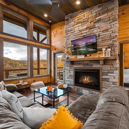 The Overlook - '21 Cabin - Gorgeous Unobstructed Views - Fire Pit Table - Gamerm - Hottub - Xbox - Lots Of Bears 개틀린버그 외부 사진