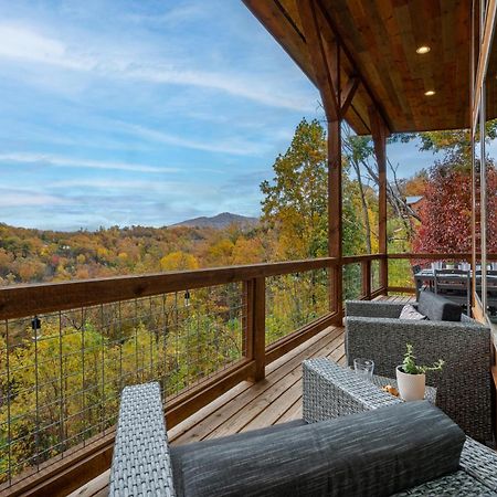 The Overlook - '21 Cabin - Gorgeous Unobstructed Views - Fire Pit Table - Gamerm - Hottub - Xbox - Lots Of Bears 개틀린버그 외부 사진