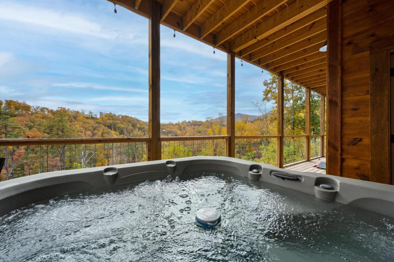 The Overlook - '21 Cabin - Gorgeous Unobstructed Views - Fire Pit Table - Gamerm - Hottub - Xbox - Lots Of Bears 개틀린버그 외부 사진