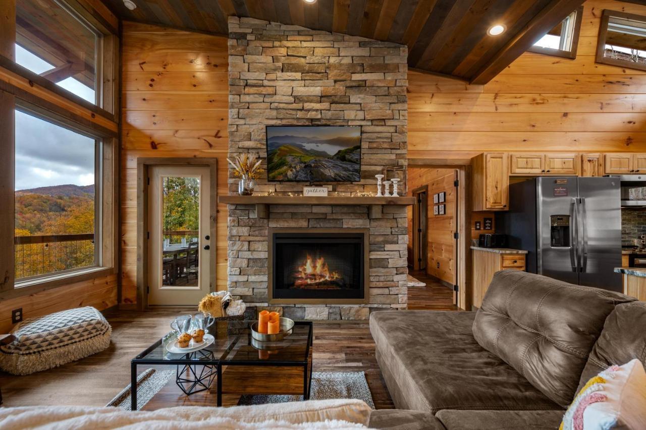 The Overlook - '21 Cabin - Gorgeous Unobstructed Views - Fire Pit Table - Gamerm - Hottub - Xbox - Lots Of Bears 개틀린버그 외부 사진