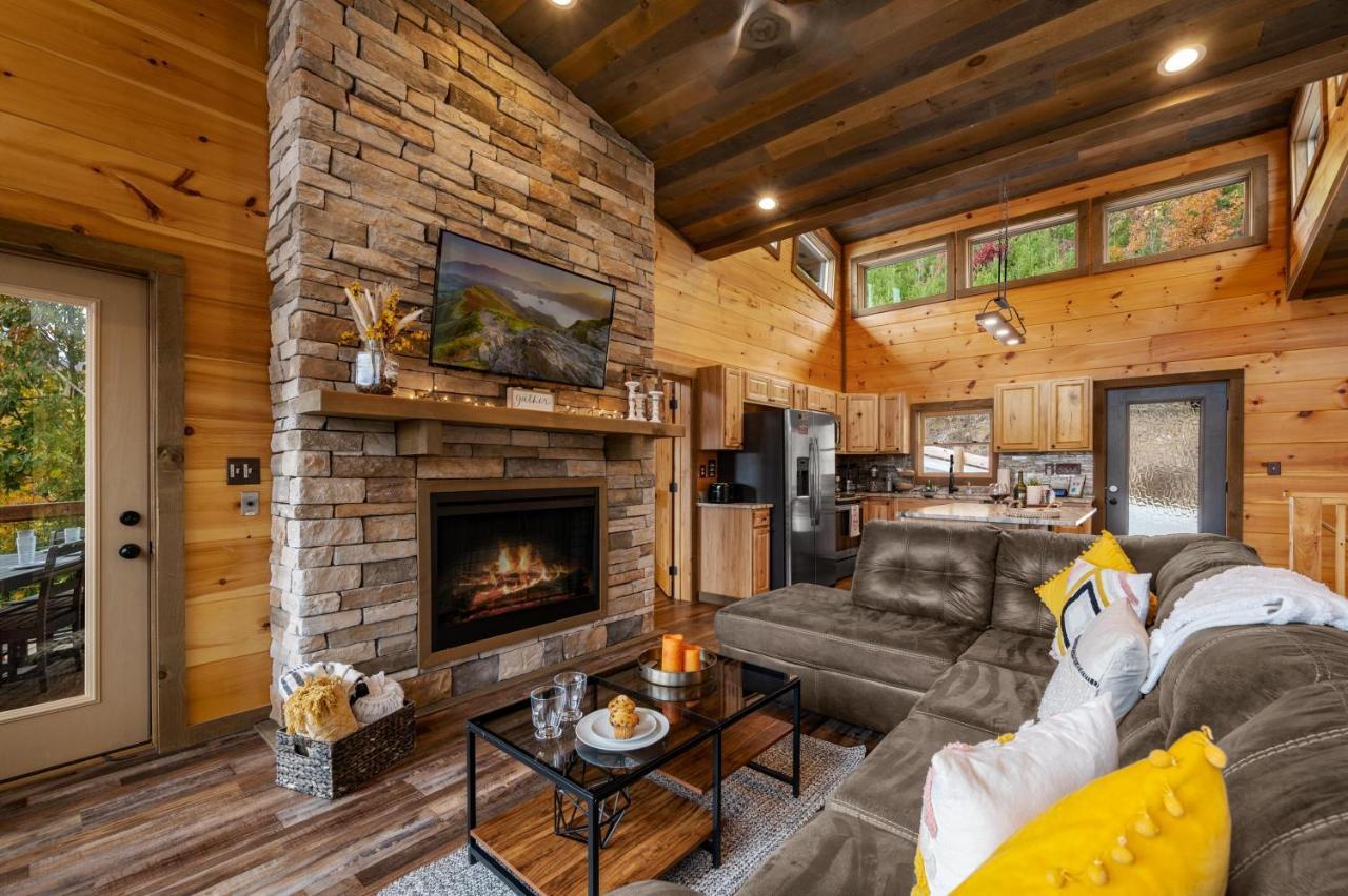 The Overlook - '21 Cabin - Gorgeous Unobstructed Views - Fire Pit Table - Gamerm - Hottub - Xbox - Lots Of Bears 개틀린버그 외부 사진