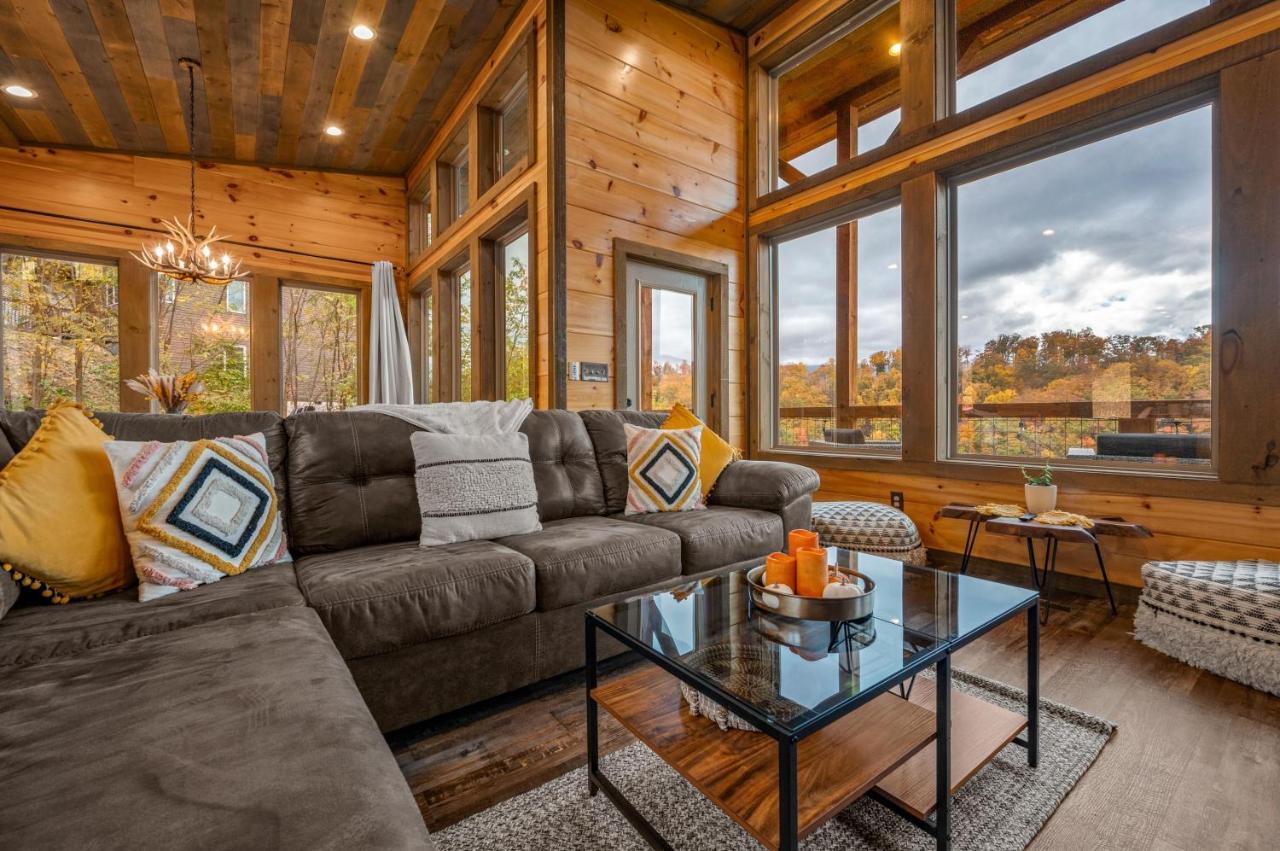The Overlook - '21 Cabin - Gorgeous Unobstructed Views - Fire Pit Table - Gamerm - Hottub - Xbox - Lots Of Bears 개틀린버그 외부 사진