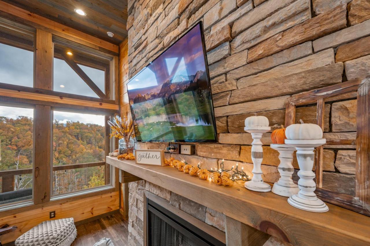 The Overlook - '21 Cabin - Gorgeous Unobstructed Views - Fire Pit Table - Gamerm - Hottub - Xbox - Lots Of Bears 개틀린버그 외부 사진