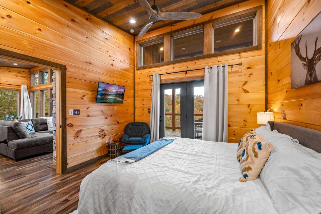 The Overlook - '21 Cabin - Gorgeous Unobstructed Views - Fire Pit Table - Gamerm - Hottub - Xbox - Lots Of Bears 개틀린버그 외부 사진