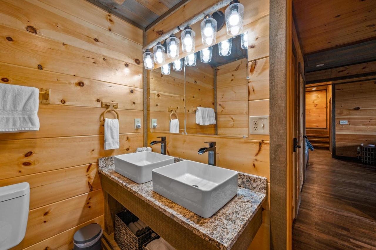 The Overlook - '21 Cabin - Gorgeous Unobstructed Views - Fire Pit Table - Gamerm - Hottub - Xbox - Lots Of Bears 개틀린버그 외부 사진