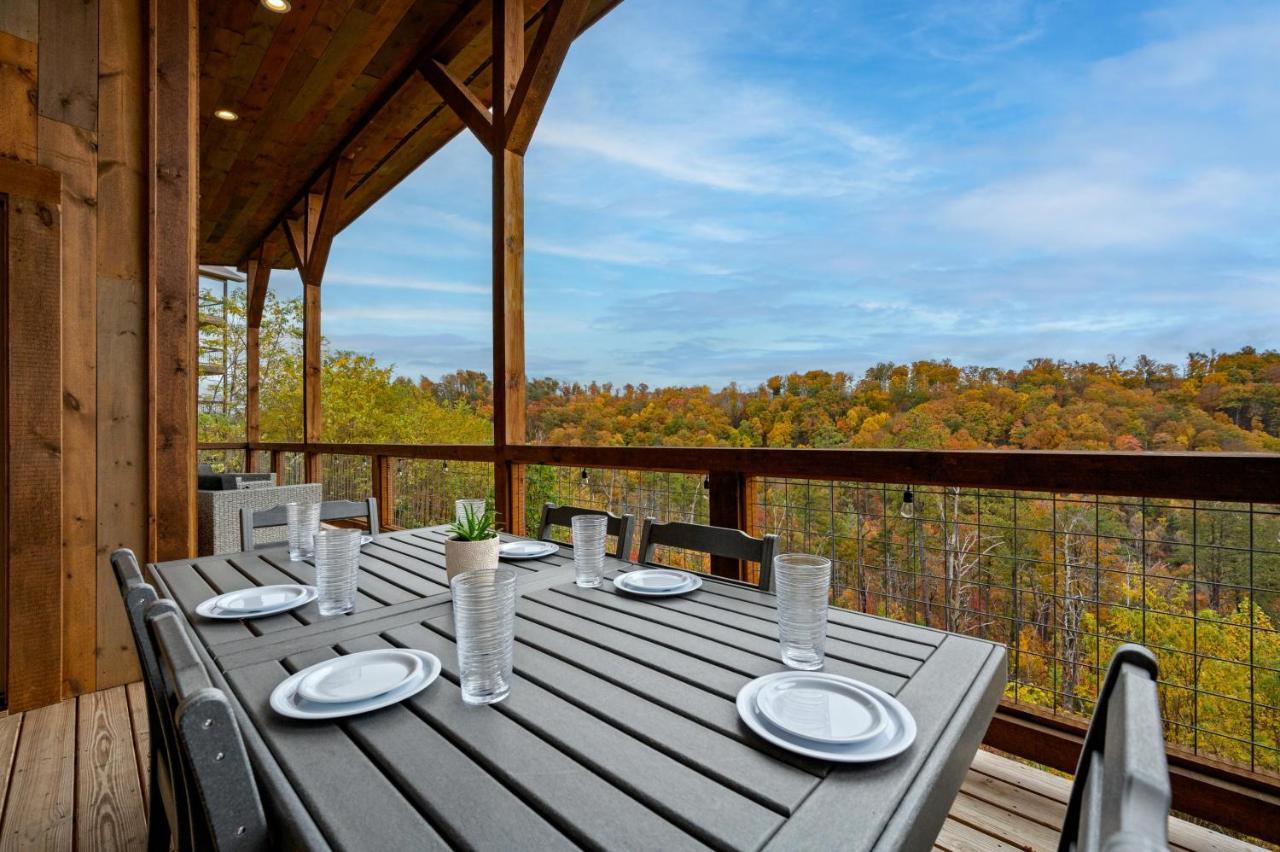 The Overlook - '21 Cabin - Gorgeous Unobstructed Views - Fire Pit Table - Gamerm - Hottub - Xbox - Lots Of Bears 개틀린버그 외부 사진