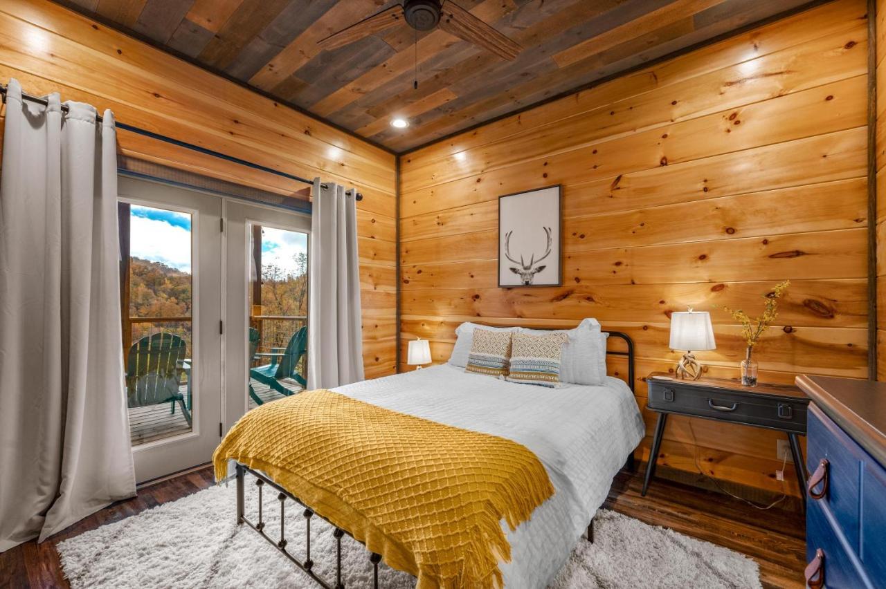 The Overlook - '21 Cabin - Gorgeous Unobstructed Views - Fire Pit Table - Gamerm - Hottub - Xbox - Lots Of Bears 개틀린버그 외부 사진