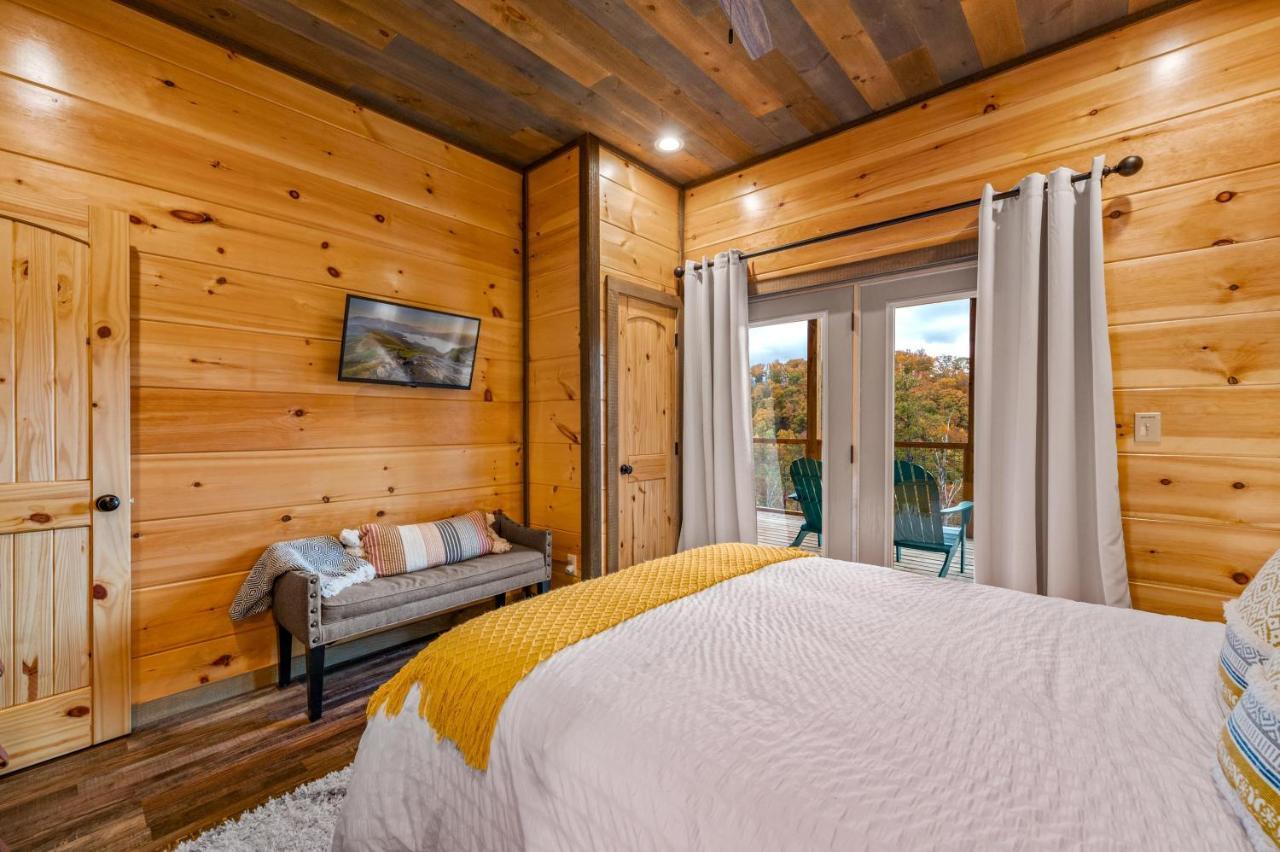 The Overlook - '21 Cabin - Gorgeous Unobstructed Views - Fire Pit Table - Gamerm - Hottub - Xbox - Lots Of Bears 개틀린버그 외부 사진