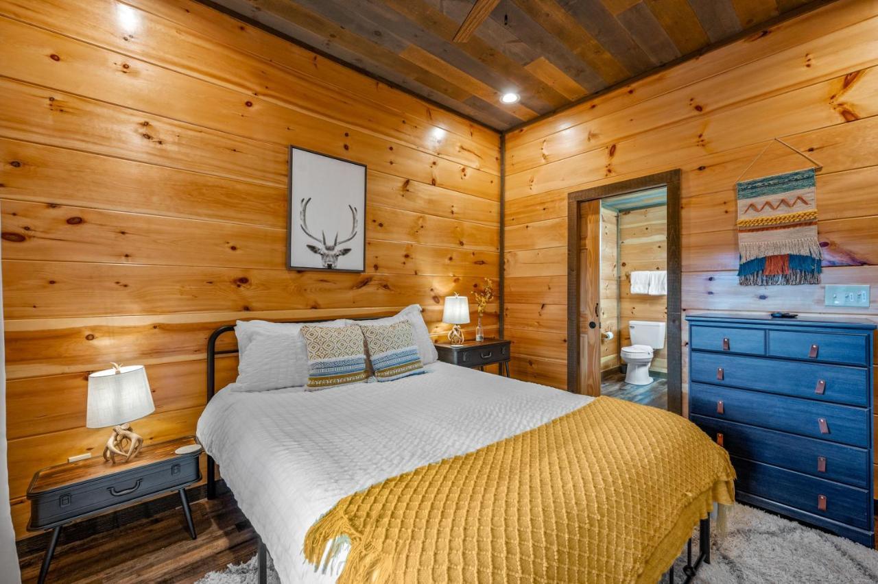 The Overlook - '21 Cabin - Gorgeous Unobstructed Views - Fire Pit Table - Gamerm - Hottub - Xbox - Lots Of Bears 개틀린버그 외부 사진