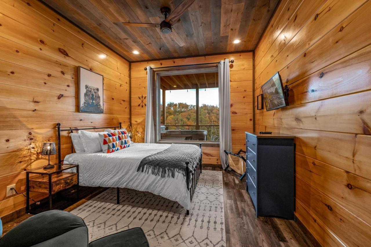 The Overlook - '21 Cabin - Gorgeous Unobstructed Views - Fire Pit Table - Gamerm - Hottub - Xbox - Lots Of Bears 개틀린버그 외부 사진