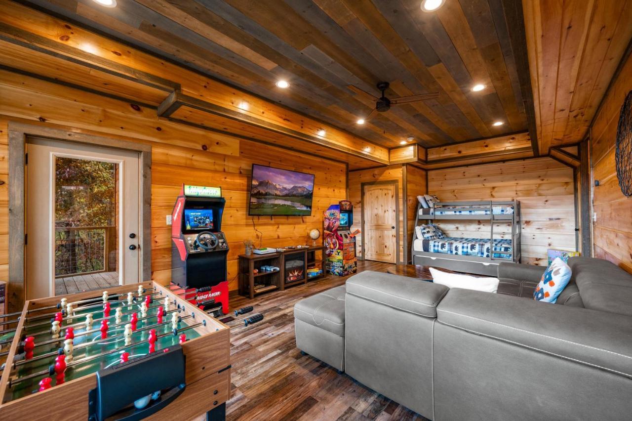 The Overlook - '21 Cabin - Gorgeous Unobstructed Views - Fire Pit Table - Gamerm - Hottub - Xbox - Lots Of Bears 개틀린버그 외부 사진