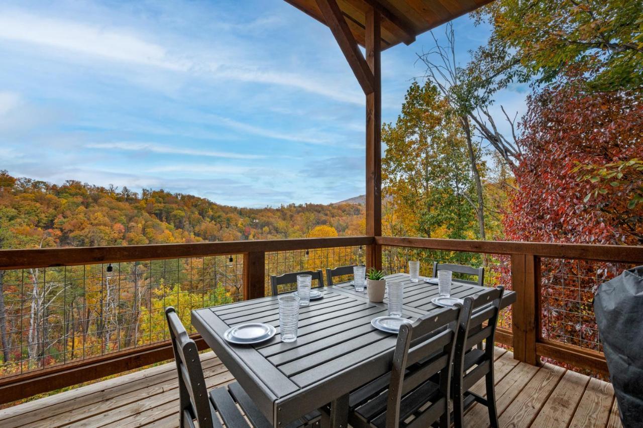 The Overlook - '21 Cabin - Gorgeous Unobstructed Views - Fire Pit Table - Gamerm - Hottub - Xbox - Lots Of Bears 개틀린버그 외부 사진