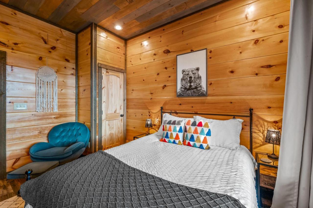 The Overlook - '21 Cabin - Gorgeous Unobstructed Views - Fire Pit Table - Gamerm - Hottub - Xbox - Lots Of Bears 개틀린버그 외부 사진