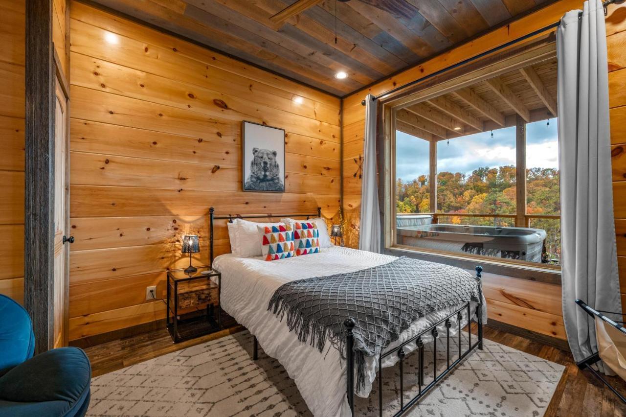 The Overlook - '21 Cabin - Gorgeous Unobstructed Views - Fire Pit Table - Gamerm - Hottub - Xbox - Lots Of Bears 개틀린버그 외부 사진
