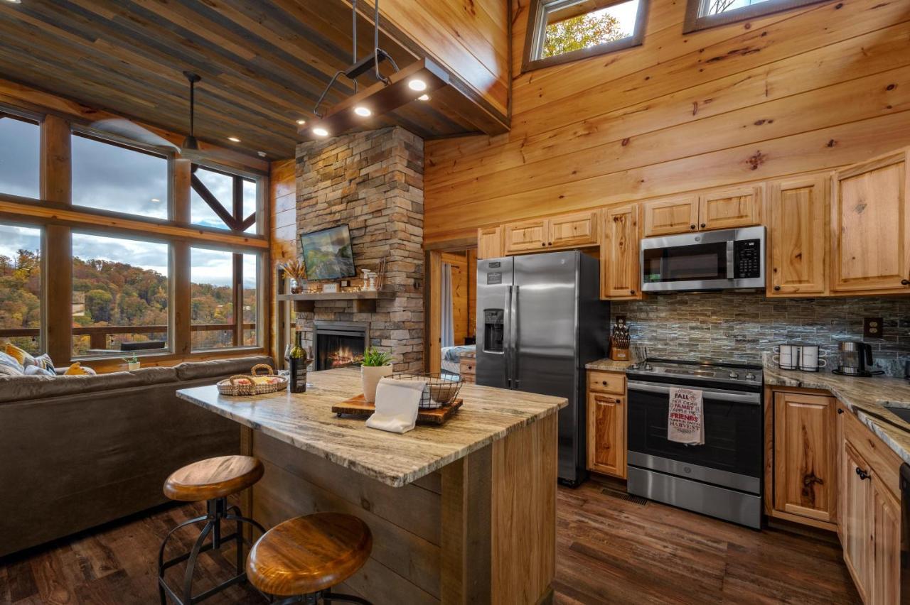 The Overlook - '21 Cabin - Gorgeous Unobstructed Views - Fire Pit Table - Gamerm - Hottub - Xbox - Lots Of Bears 개틀린버그 외부 사진