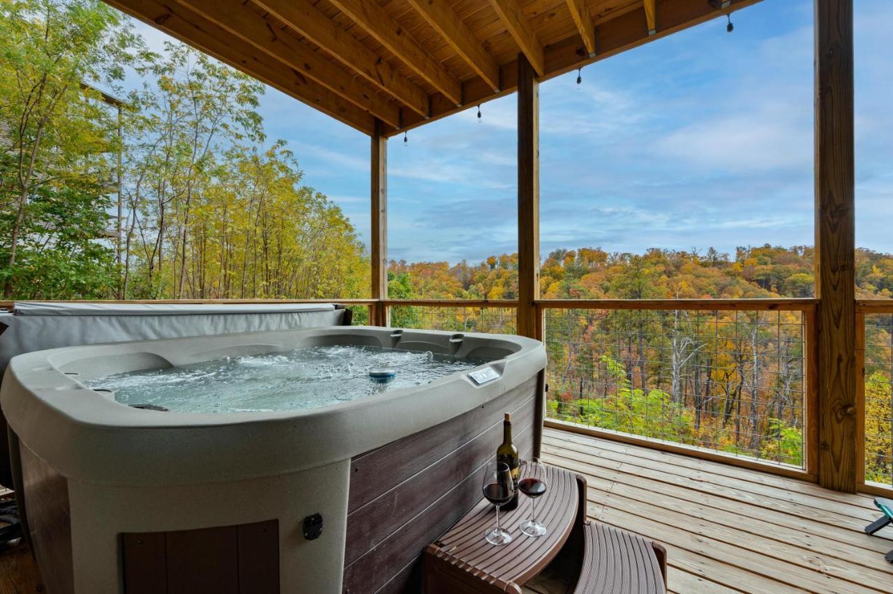 The Overlook - '21 Cabin - Gorgeous Unobstructed Views - Fire Pit Table - Gamerm - Hottub - Xbox - Lots Of Bears 개틀린버그 외부 사진