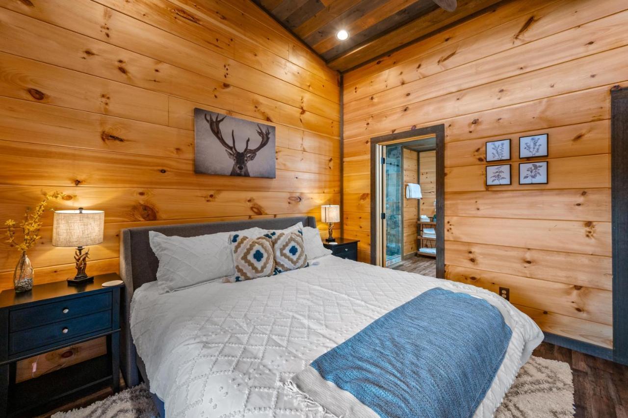 The Overlook - '21 Cabin - Gorgeous Unobstructed Views - Fire Pit Table - Gamerm - Hottub - Xbox - Lots Of Bears 개틀린버그 외부 사진