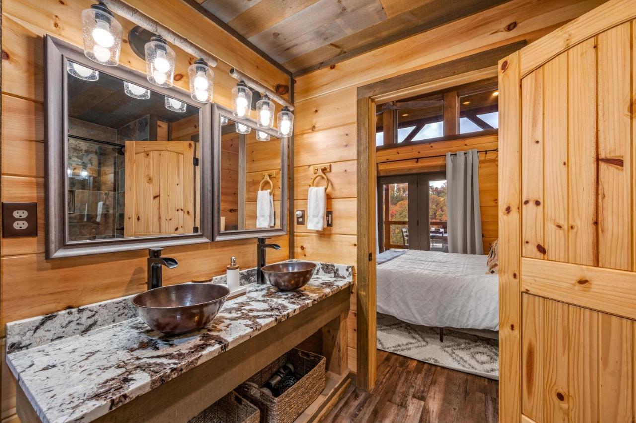 The Overlook - '21 Cabin - Gorgeous Unobstructed Views - Fire Pit Table - Gamerm - Hottub - Xbox - Lots Of Bears 개틀린버그 외부 사진