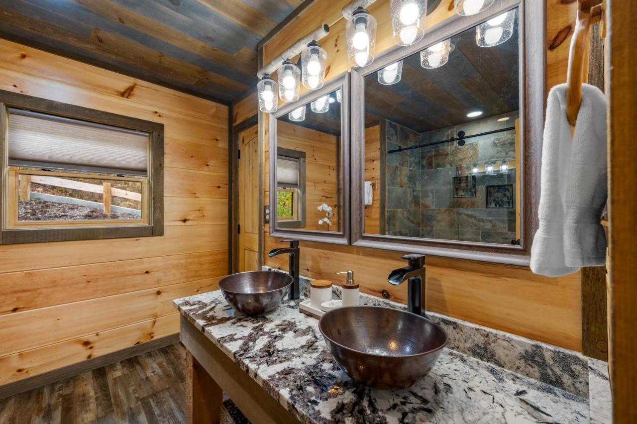 The Overlook - '21 Cabin - Gorgeous Unobstructed Views - Fire Pit Table - Gamerm - Hottub - Xbox - Lots Of Bears 개틀린버그 외부 사진
