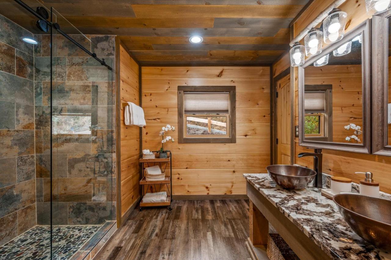 The Overlook - '21 Cabin - Gorgeous Unobstructed Views - Fire Pit Table - Gamerm - Hottub - Xbox - Lots Of Bears 개틀린버그 외부 사진