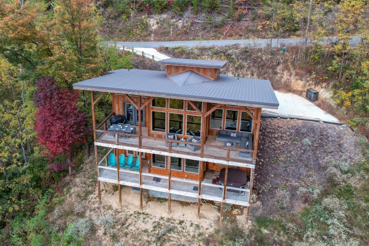 The Overlook - '21 Cabin - Gorgeous Unobstructed Views - Fire Pit Table - Gamerm - Hottub - Xbox - Lots Of Bears 개틀린버그 외부 사진